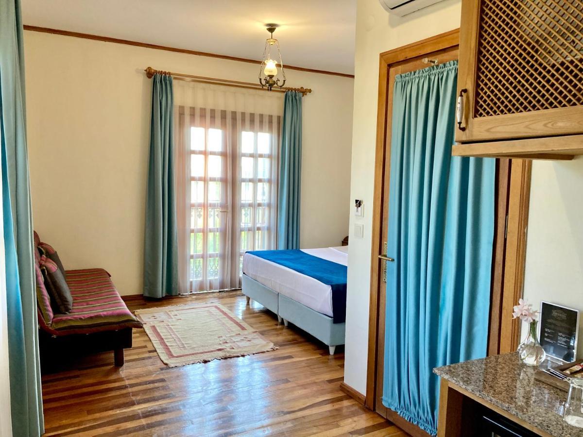 Portofino Boutique Hotel อัคยาคา ภายนอก รูปภาพ