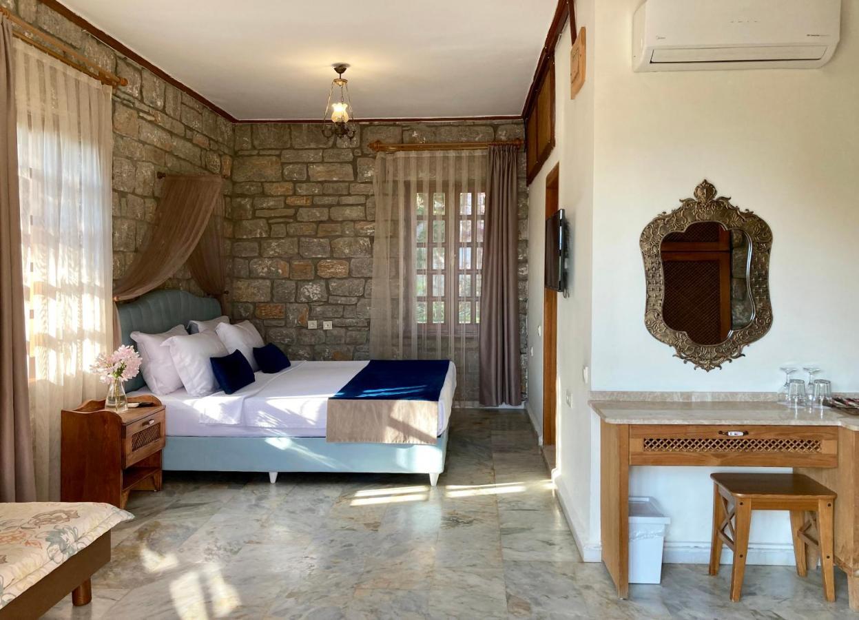 Portofino Boutique Hotel อัคยาคา ภายนอก รูปภาพ