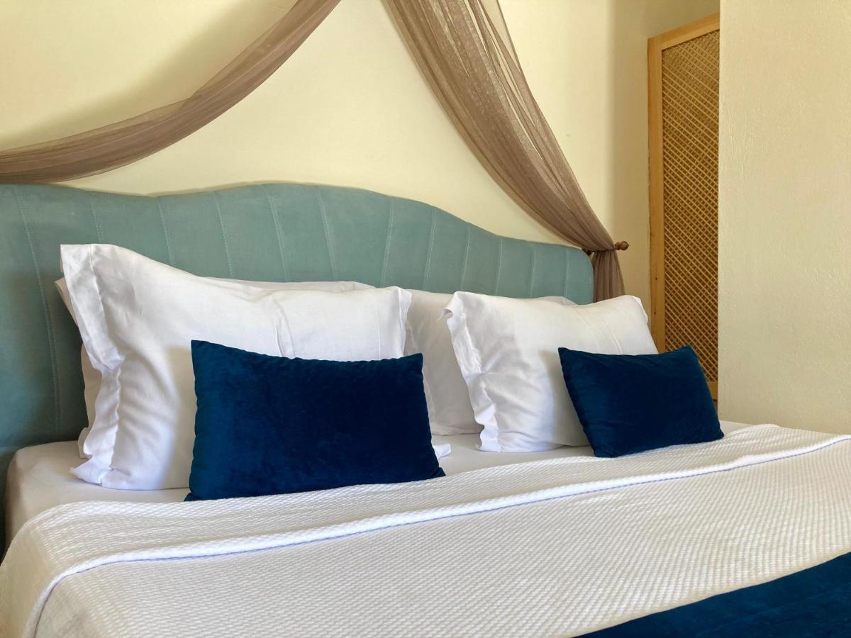 Portofino Boutique Hotel อัคยาคา ภายนอก รูปภาพ