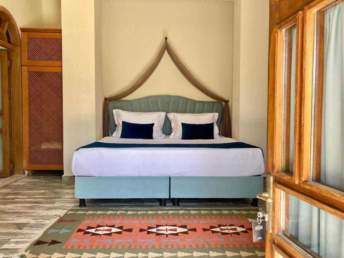 Portofino Boutique Hotel อัคยาคา ภายนอก รูปภาพ