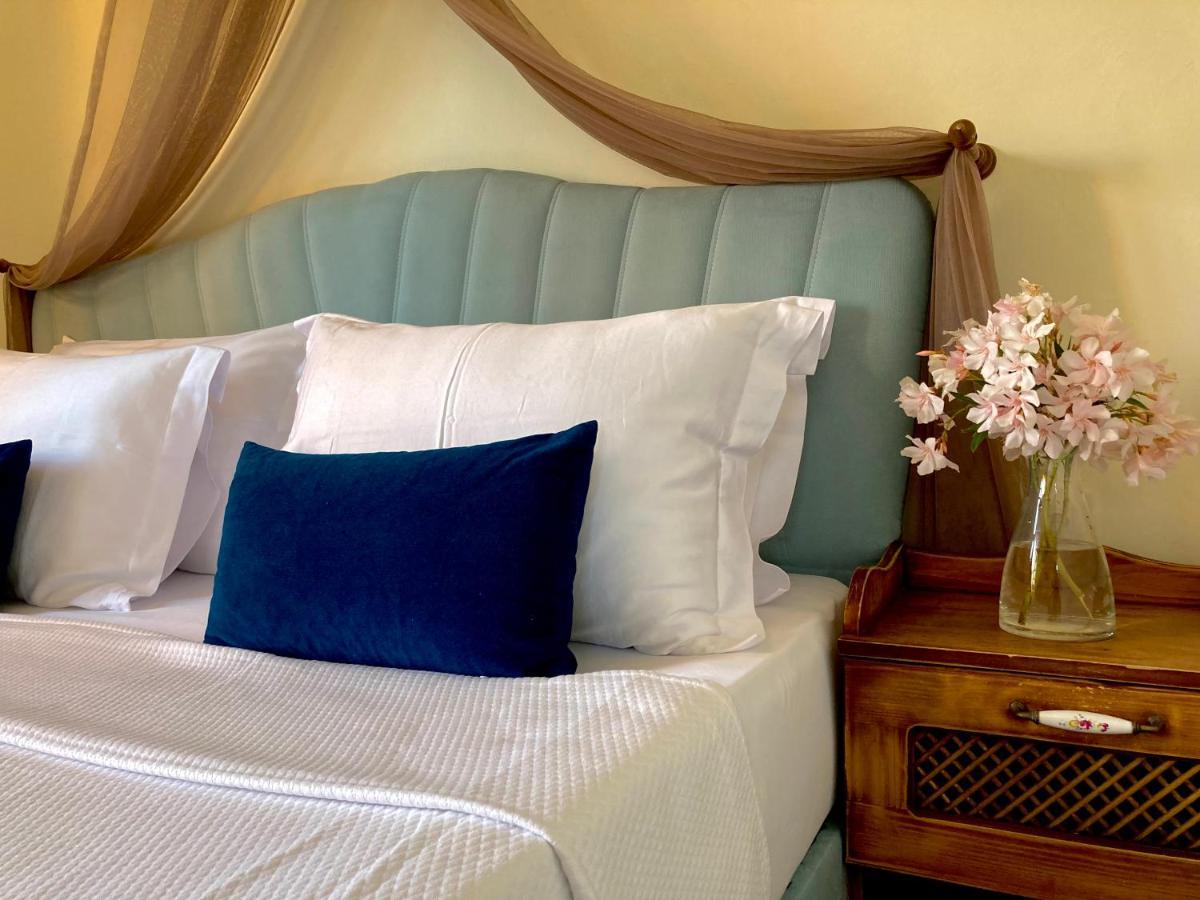 Portofino Boutique Hotel อัคยาคา ภายนอก รูปภาพ