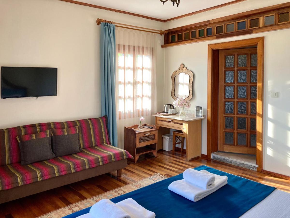 Portofino Boutique Hotel อัคยาคา ภายนอก รูปภาพ