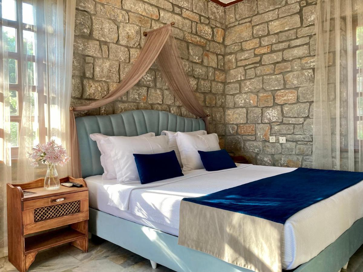 Portofino Boutique Hotel อัคยาคา ภายนอก รูปภาพ