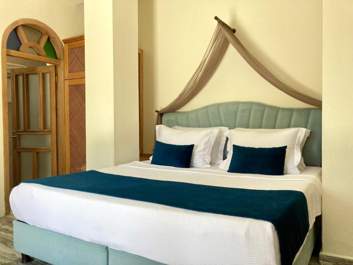 Portofino Boutique Hotel อัคยาคา ภายนอก รูปภาพ
