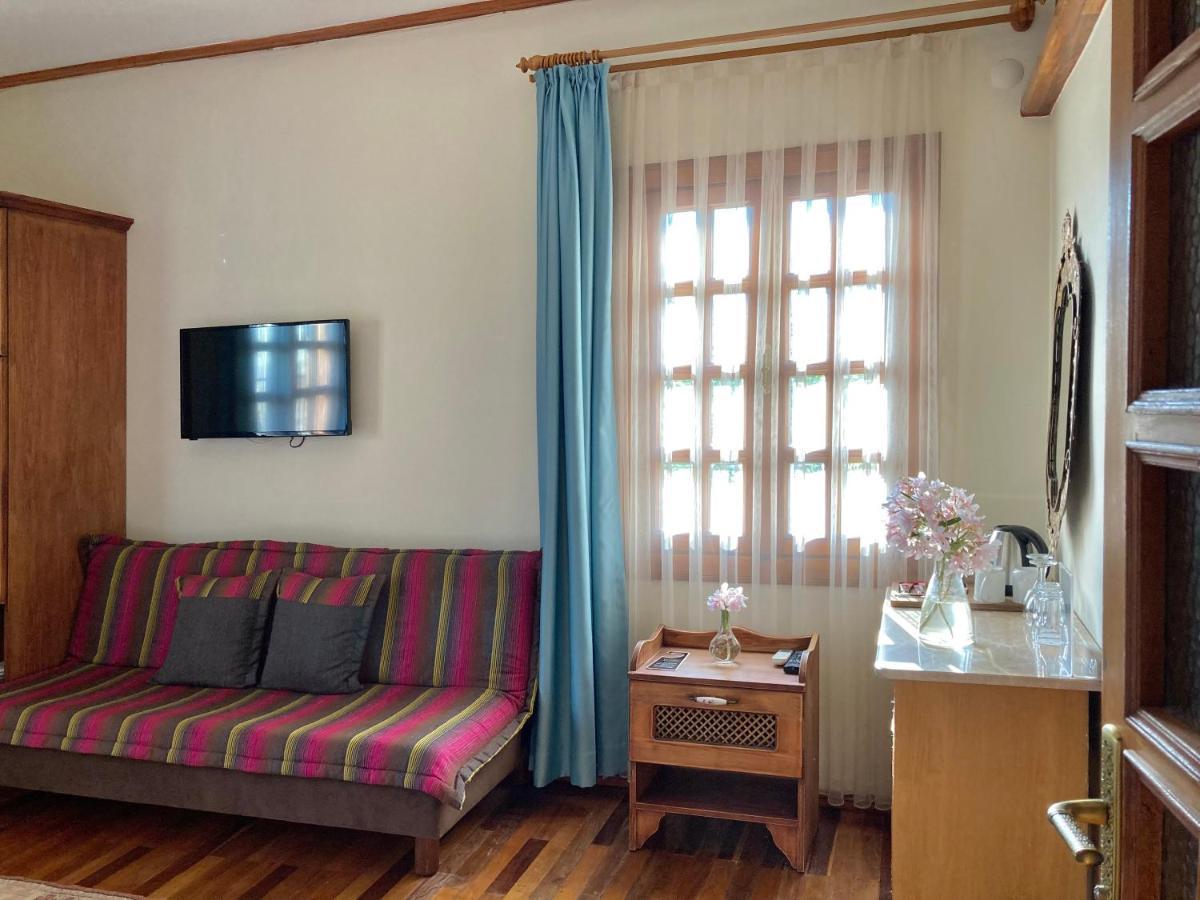 Portofino Boutique Hotel อัคยาคา ภายนอก รูปภาพ